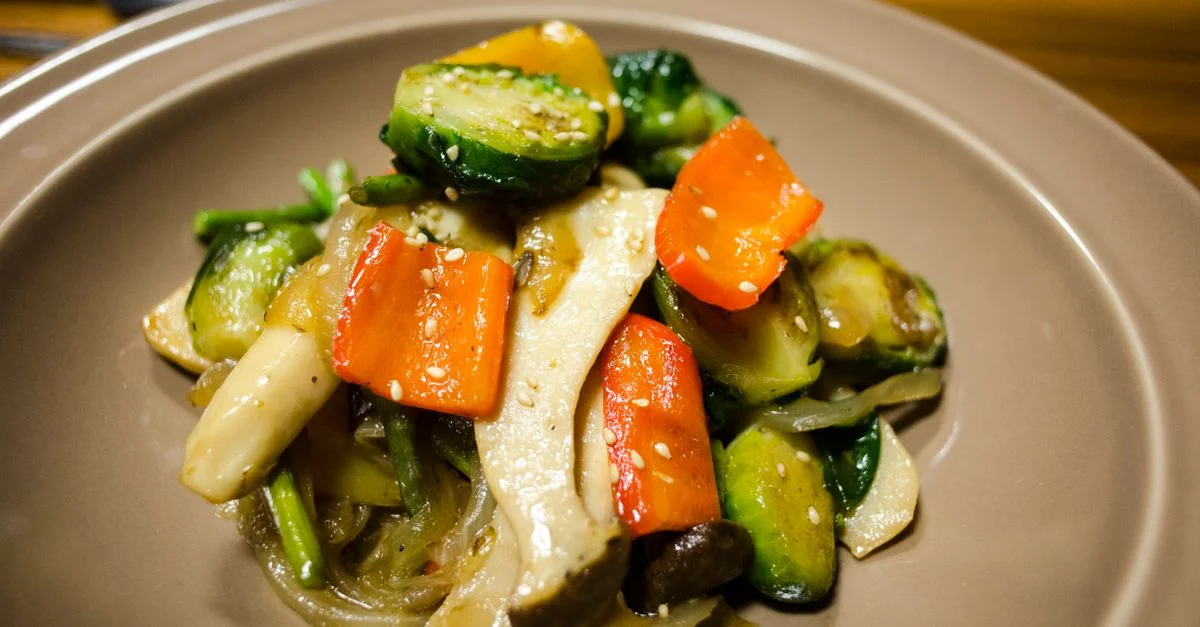 Un plat vibrant de légumes mélangés, parfait pour une alimentation saine et équilibrée.